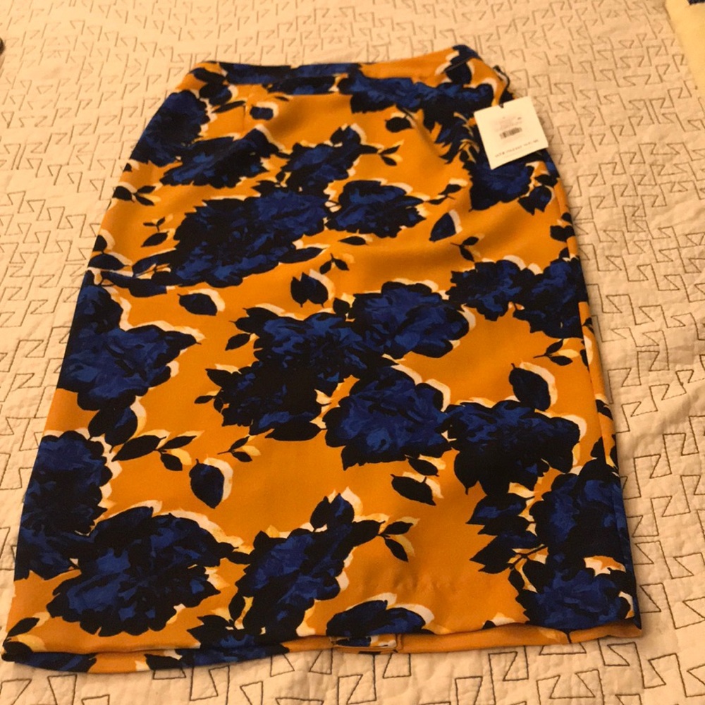 WHO WHAT WEAR adorable print skirt!